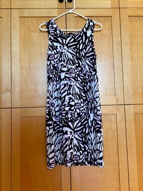 Vertigo Paris Black, White & Purple Floral Print Sleeveless Dress